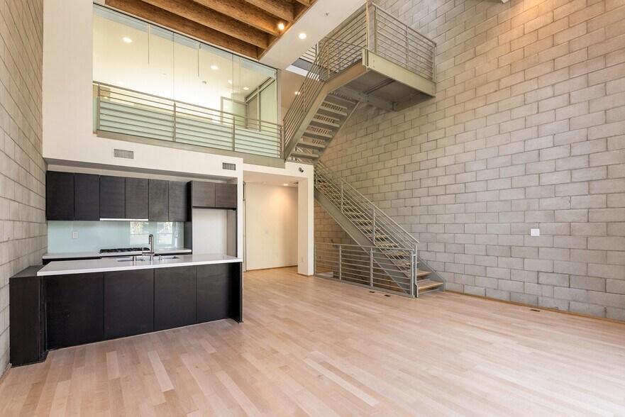 More Photos Of 3450 Cahuenga Blvd W, Los Angeles Office Residential For Sale