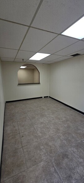 More Photos Of 5401 Sligh Ave, Tampa Auto Repair For Lease