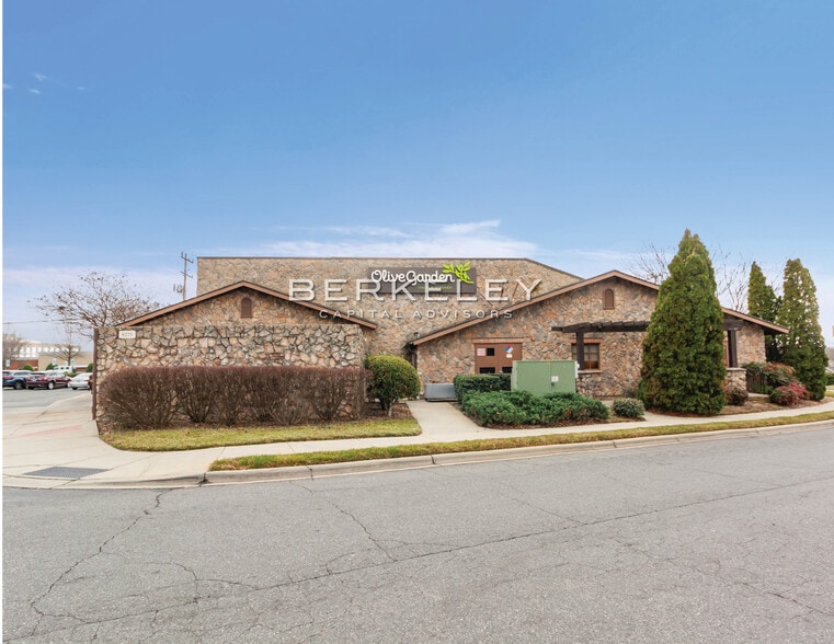 More Photos Of 8225 Northlake Commons Blvd, Charlotte Restaurant For Sale