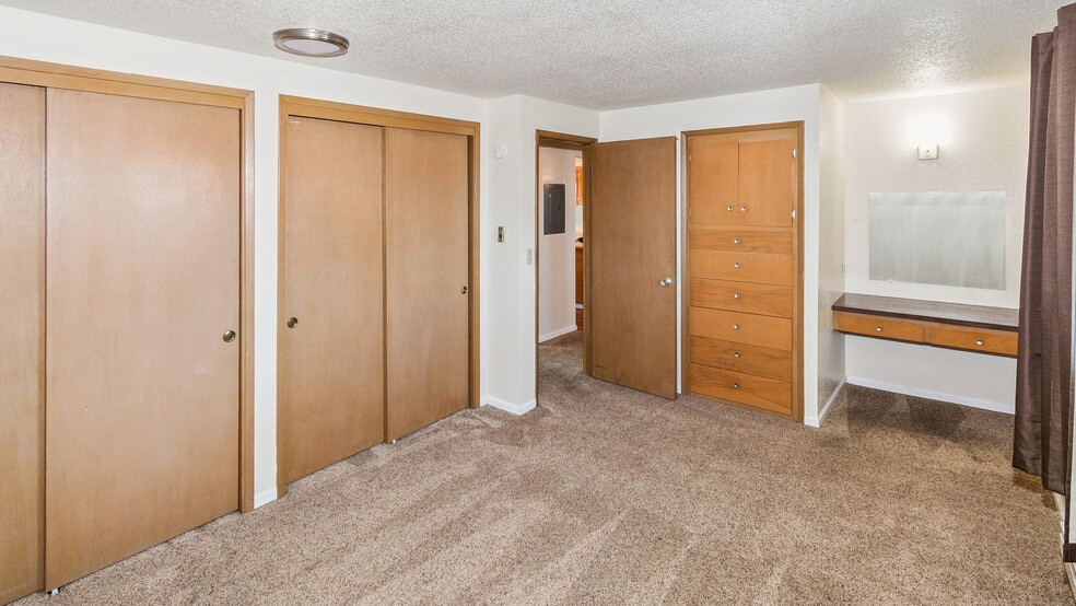 More Photos Of 402 S Laurel St, Port Angeles Apartments For Sale