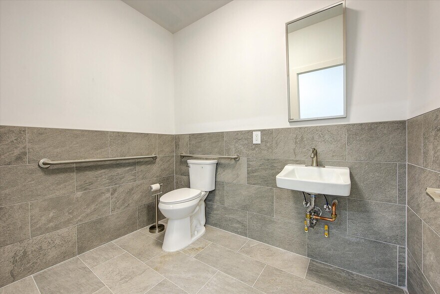 More Photos Of 1779 First Ave, New York Apartments For Lease