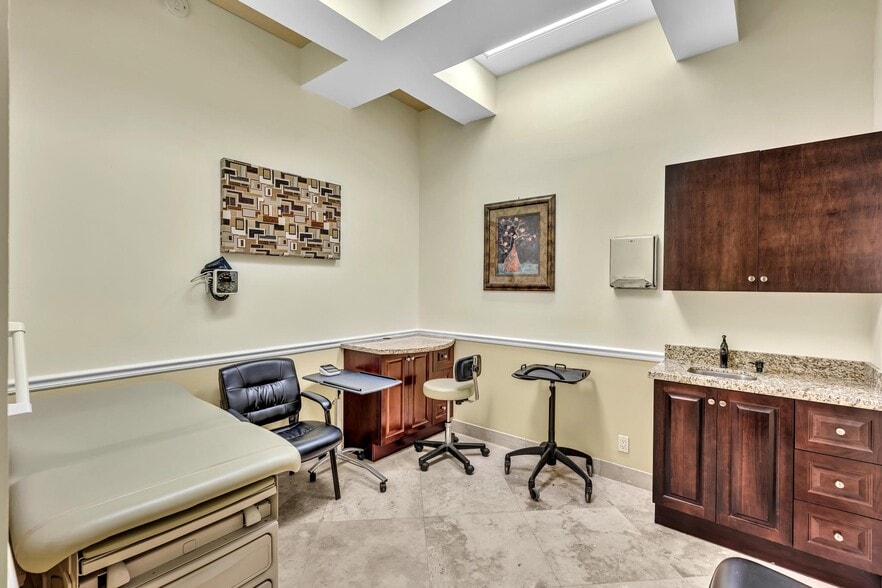More Photos Of 5341 W Atlantic Ave, Delray Beach Medical For Sale