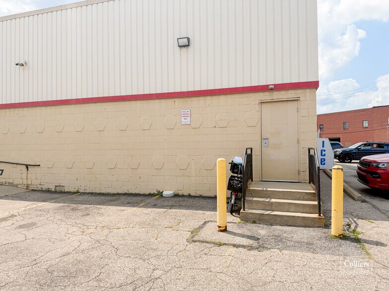 More Photos Of 1215 Brighton Rd, Pittsburgh Freestanding For Lease