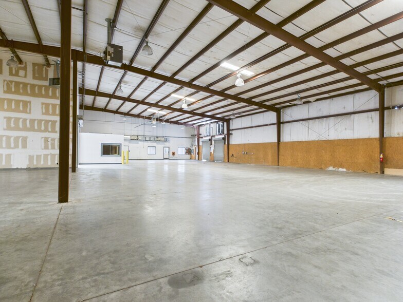 More Photos Of 6975 Flat Rock Rd, Midland Warehouse For Lease