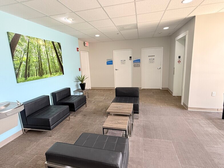 More Photos Of 110 Pond Ct, DeBary Medical For Lease