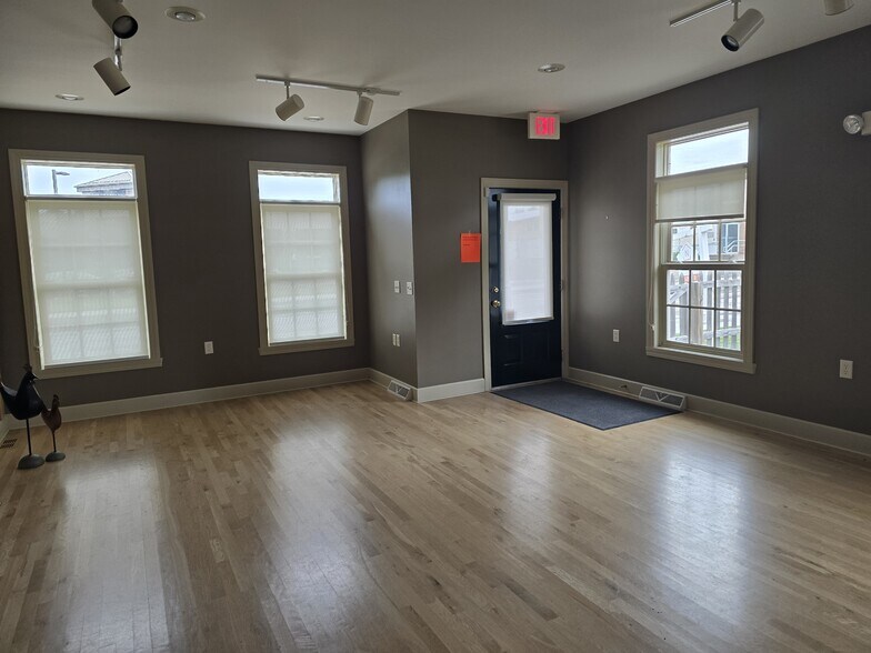 More Photos Of 115 W 6th St, Marshfield Storefront Retail Office For Sale