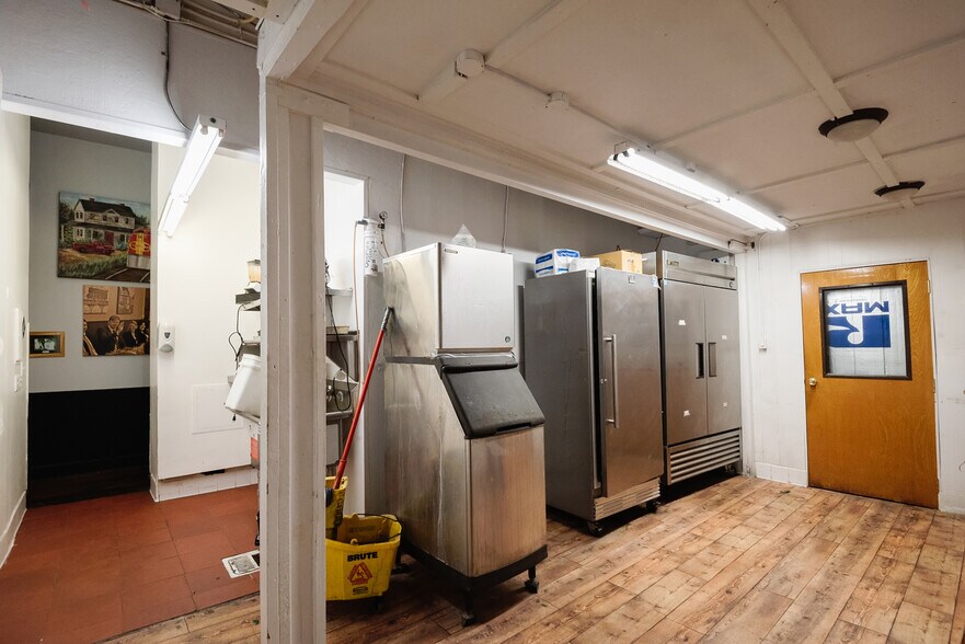 More Photos Of 411 Main St, El Segundo Storefront For Lease