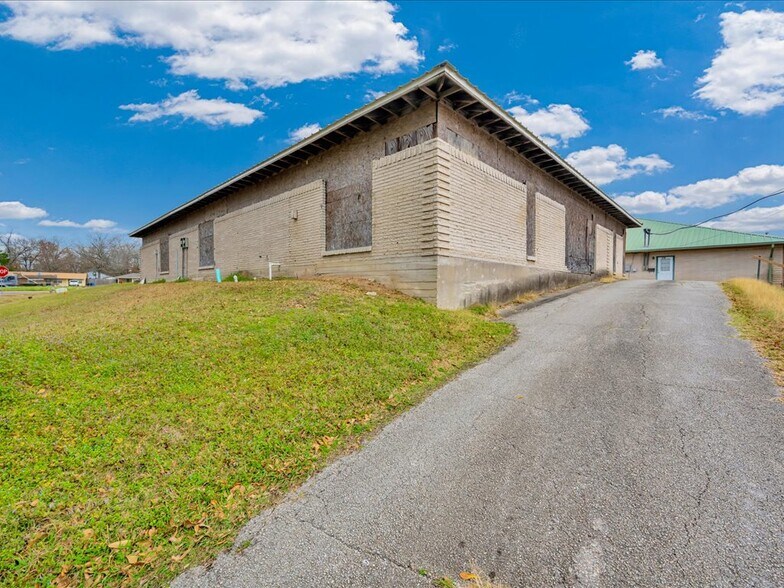 More Photos Of 3215 S Medford Dr, Lufkin Office For Sale