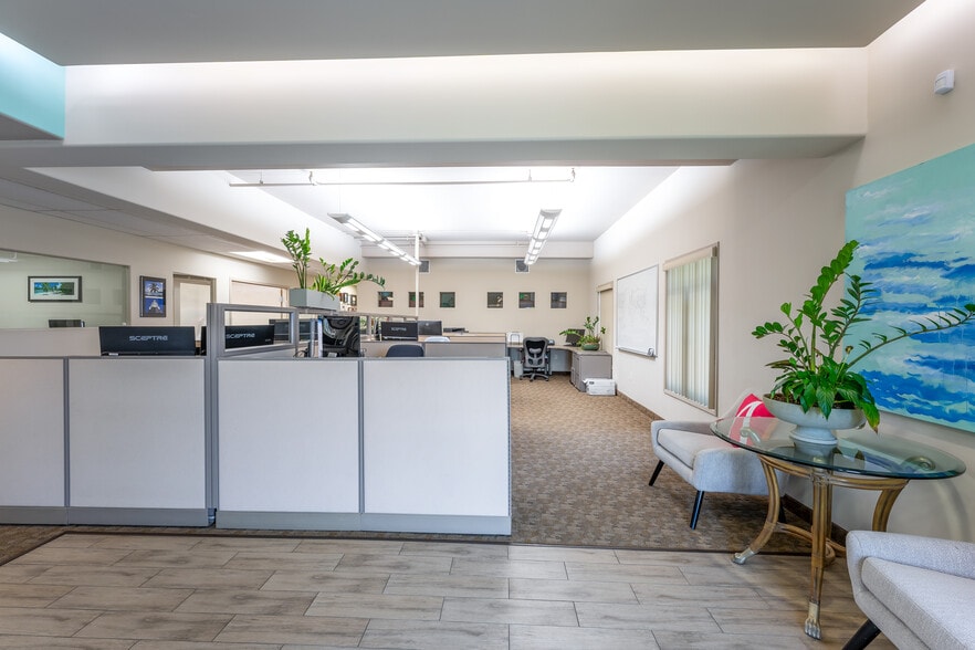 More Photos Of 7701 Herschel Ave, La Jolla Medical For Lease