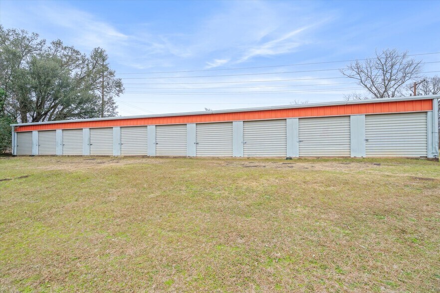 More Photos Of 601 Frank st, Grand Saline Self Storage For Sale