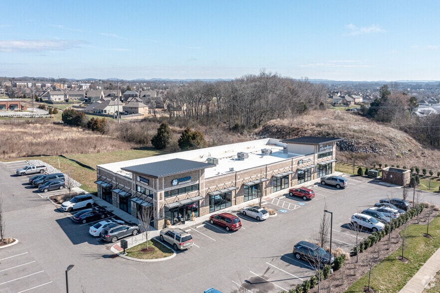More Photos Of 2040 Reserve Blvd, Spring Hill Freestanding For Lease
