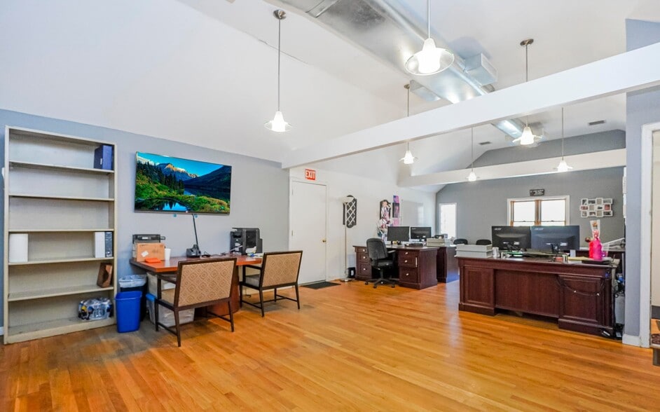 More Photos Of 10 Cross St, Staten Island Warehouse For Sale