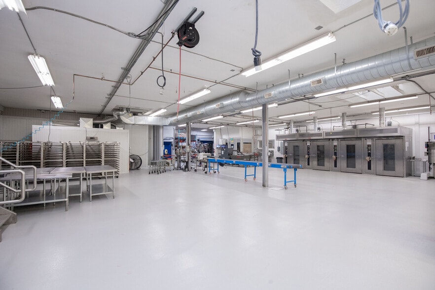 More Photos Of 190 Hempstead Dr, Hamilton Refrigeration Cold Storage For Sale