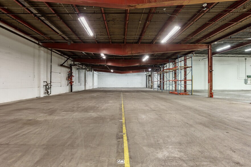 More Photos Of 3944 Auburn St, Rockford Warehouse For Lease