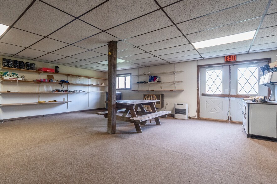 More Photos Of 167 Hill Rd, Kingston Sports And Entertainment For Sale