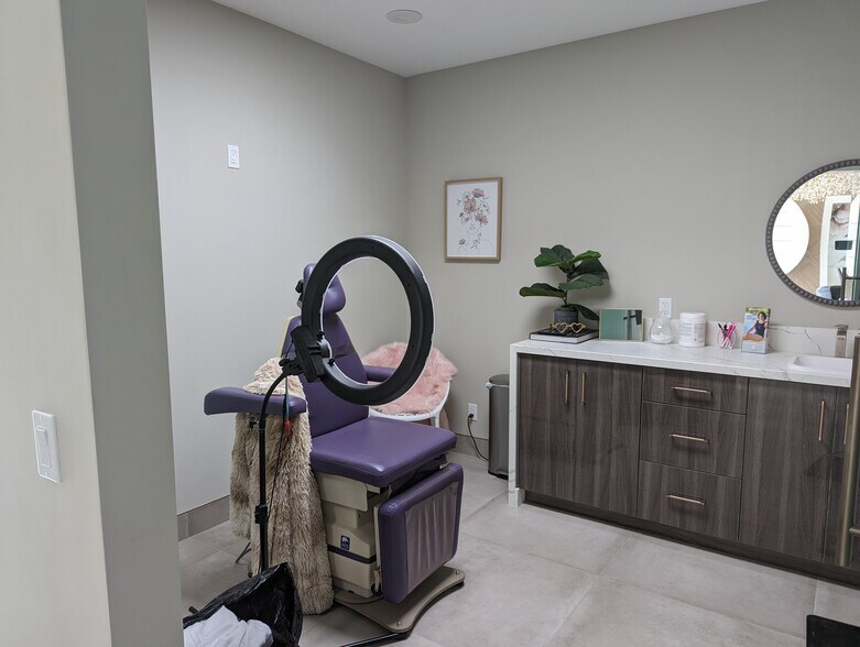 More Photos Of 3028-3034 E Coast Hwy, Corona Del Mar Storefront For Lease