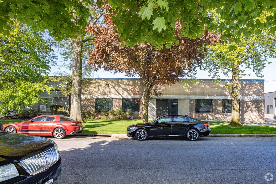 More Photos Of 72 Otis St, West Babylon Light Manufacturing For Lease