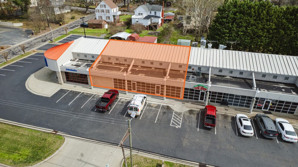 More Photos Of 416-424 N Madison Blvd, Roxboro General Retail For Lease