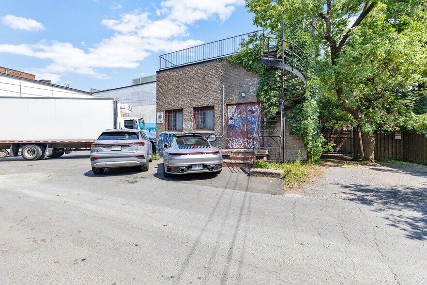 More Photos Of 5220 Av Du Parc, Montréal Office For Sale