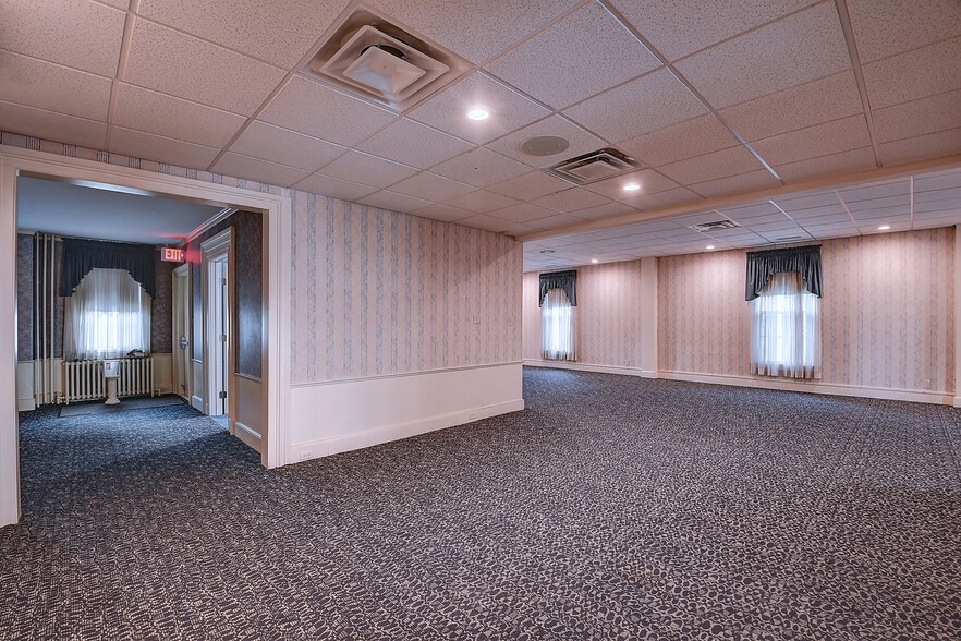 More Photos Of 201 Meadow St, Naugatuck Office For Sale