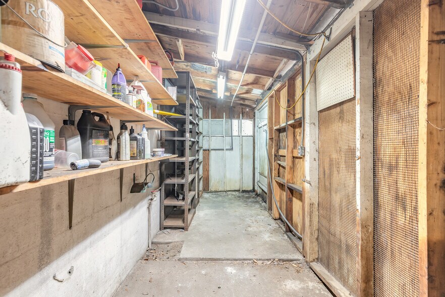 More Photos Of 82 N Yonge St, Ormond Beach General Retail For Sale