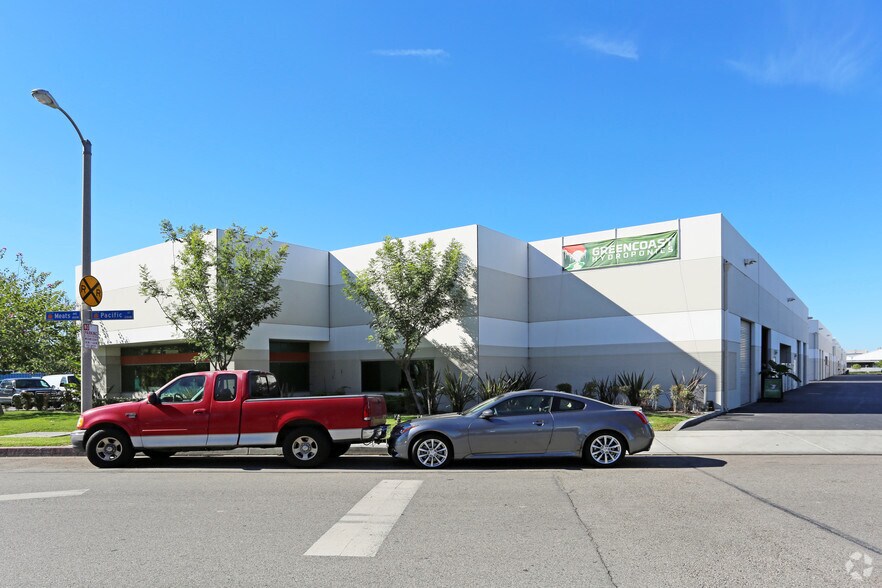 More Photos Of 492-496 W Meats Ave, Orange Warehouse For Lease
