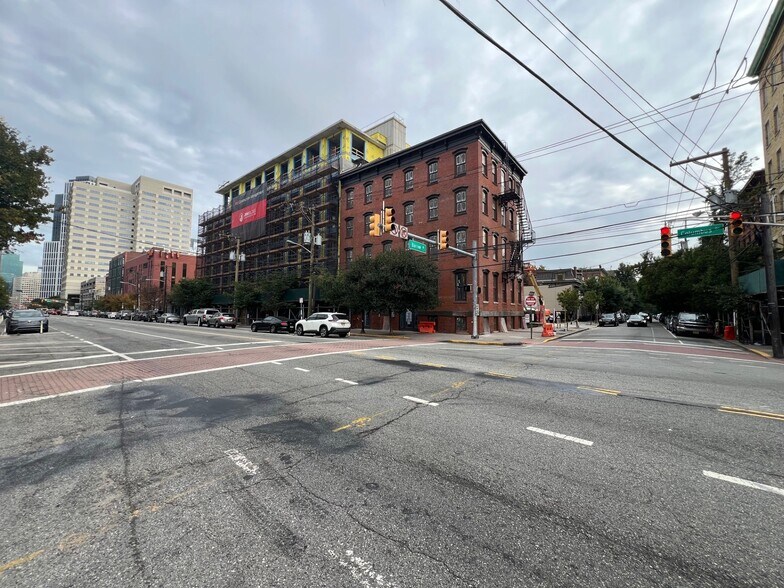 More Photos Of 141 Christopher Columbus Dr, Jersey City Apartments For Lease