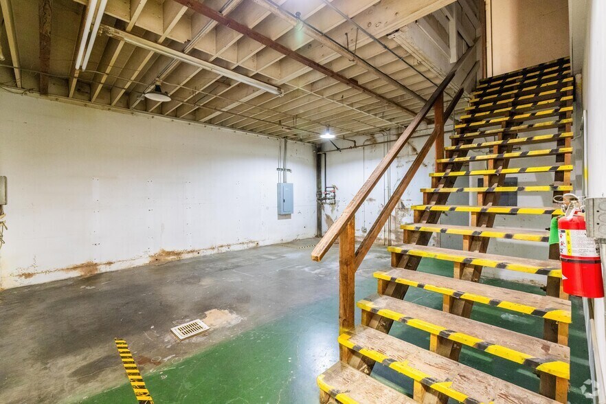 More Photos Of 217 Harbour Way, Richmond Distribution For Sale