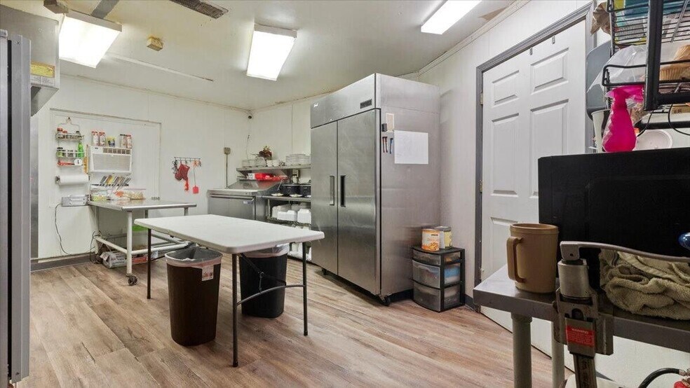 More Photos Of 1027 Porter Wagoner Blvd, West Plains Restaurant For Sale