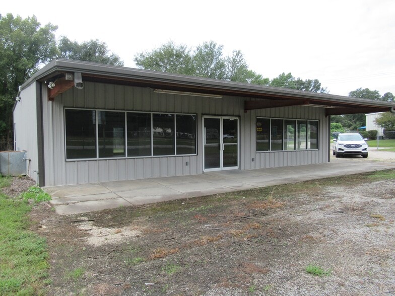 More Photos Of 220 SE Pike Rd, Sumter Garden Center For Lease