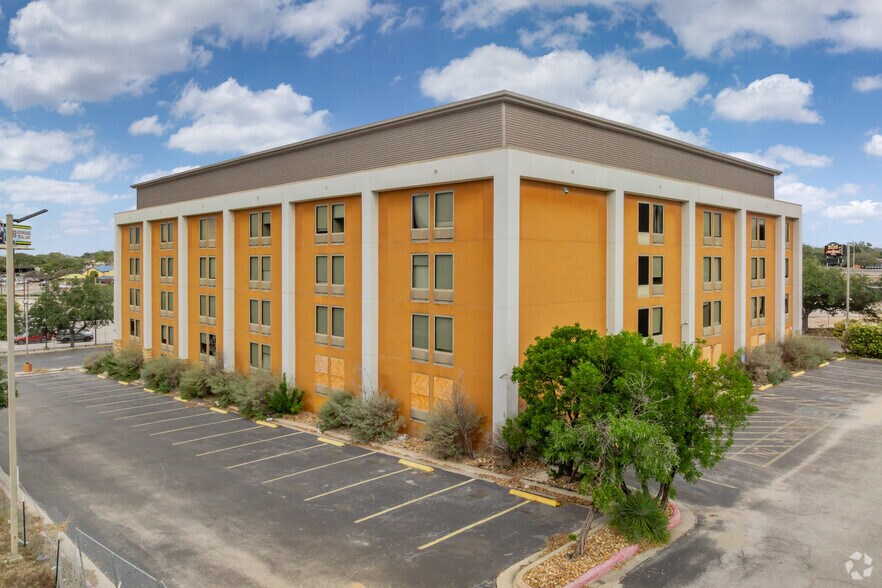 More Photos Of 4803 Manitou Dr, San Antonio Hotel For Sale