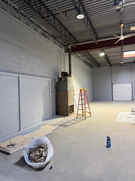 More Photos Of 484-516 Province Rd, Laconia Distribution For Lease