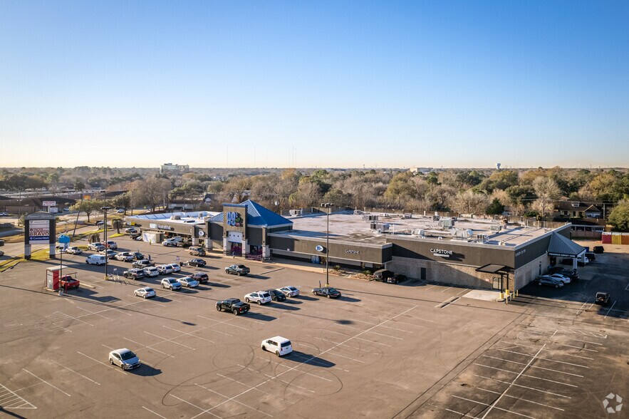 More Photos Of 8400-8700 S Gessner Dr, Houston Unknown For Lease