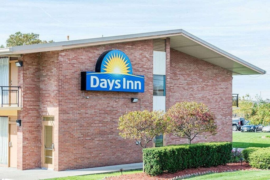 More Photos Of 1300 Youngstown Warren Rd, Niles Hotel For Sale
