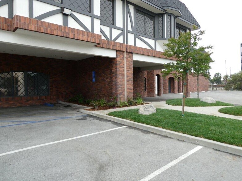 More Photos Of 1411 Railroad St, Glendale Warehouse For Lease