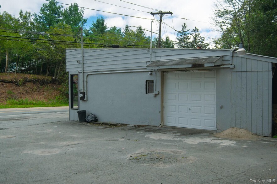 More Photos Of 107 Jefferson St, Monticello Storefront Retail Residential For Sale