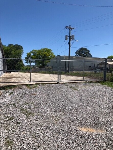 More Photos Of 835 McEntire Ln, Decatur Industrial For Sale
