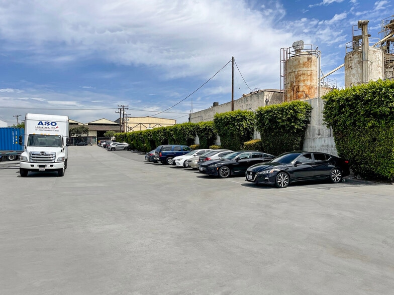 More Photos Of 241-317 E Redondo Beach Blvd, Gardena Unknown For Lease