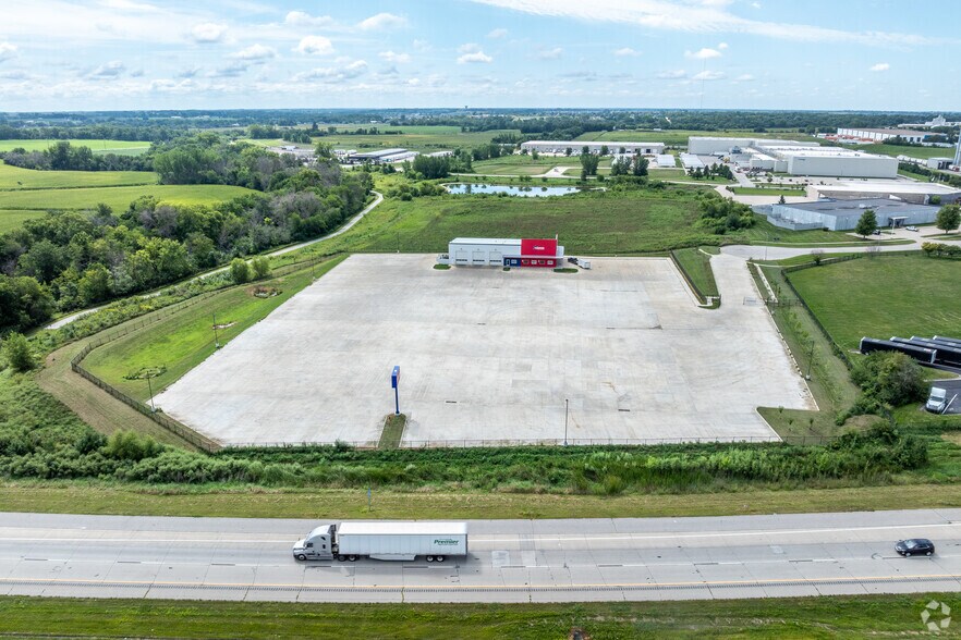 More Photos Of 1458 Northridge Cir, Altoona Auto Repair For Sale