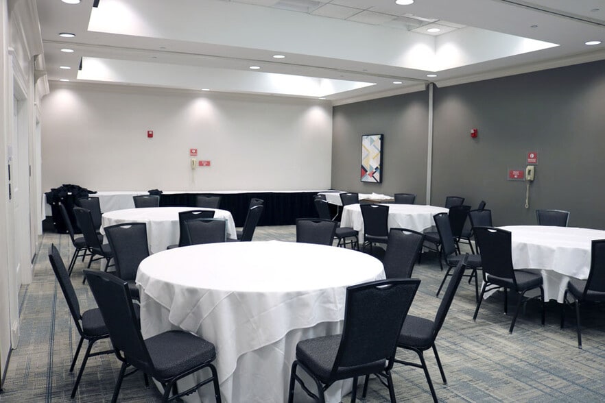 More Photos Of 327 Fountains Pky, Fairview Heights Hotel For Sale