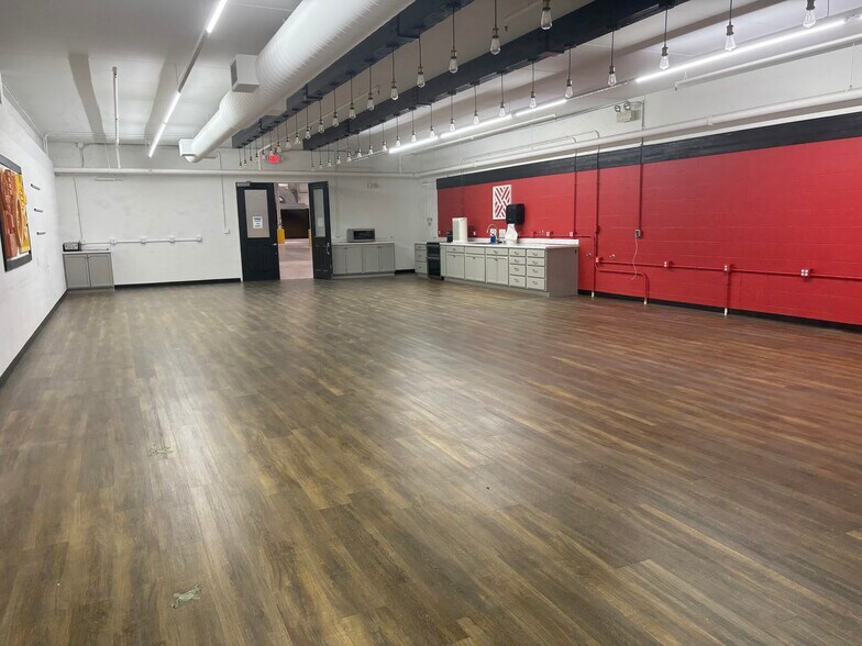 More Photos Of 118 Industrial Dr, Edgerton Warehouse For Sale