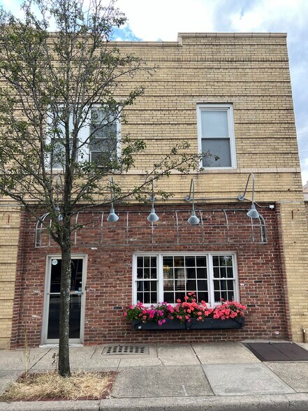 More Photos Of 2 Woodbine Ct, Floral Park Storefront Retail Residential For Lease