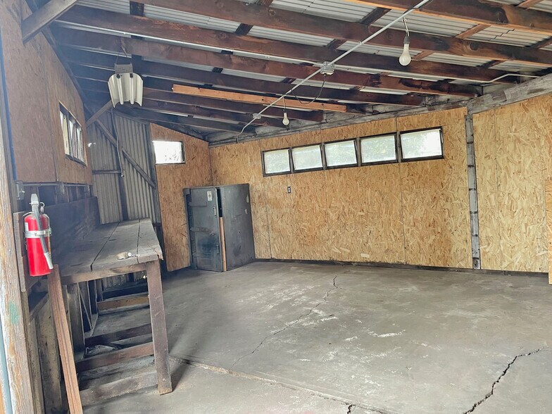 More Photos Of 21 Frances St, Santa Rosa Warehouse For Lease