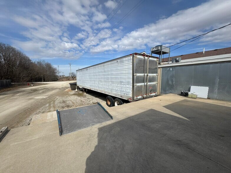 More Photos Of 2015 N Missouri St, Macon Restaurant For Sale