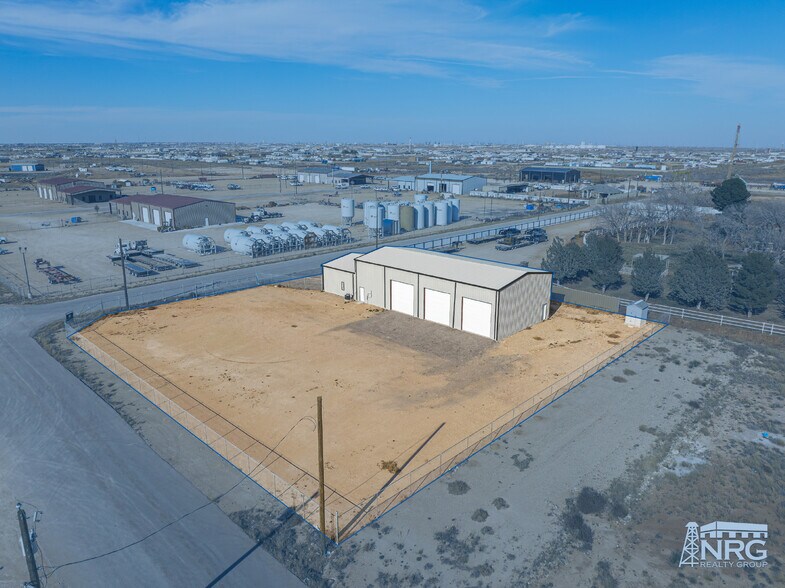 More Photos Of 310 Zeus Ln, Odessa Warehouse For Lease