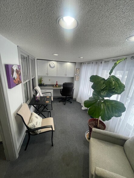 More Photos Of 1904 Washington Ave, Vincennes Office Residential For Sale