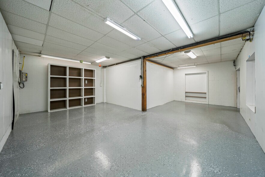 More Photos Of 4702 E 11th St, Tulsa Freestanding For Lease