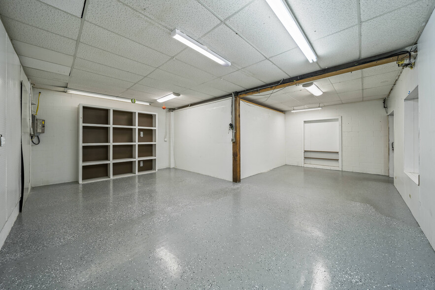 More Photos Of 4702 E 11th St, Tulsa Freestanding For Sale