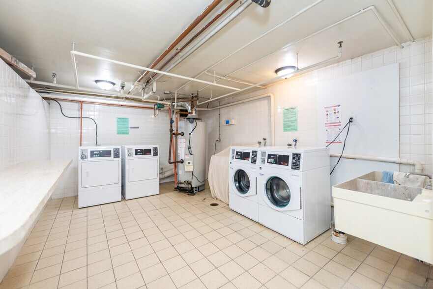 More Photos Of 300-302 W Glebe Rd, Alexandria Apartments For Sale