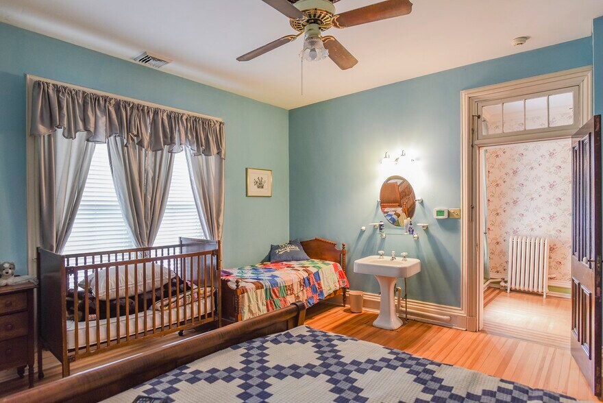 More Photos Of 827 Philadelphia Ave, Chambersburg Specialty For Sale